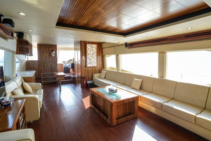 Duretti 85ft private yacht charter in Dubai — photo 3
