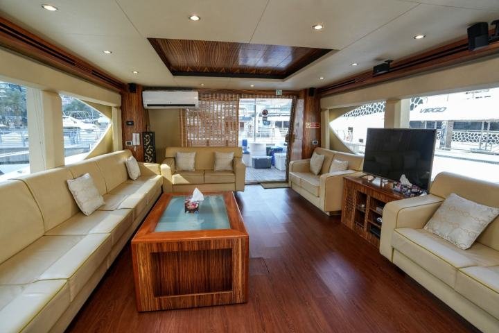 Duretti 85ft private yacht charter in Dubai — photo 4