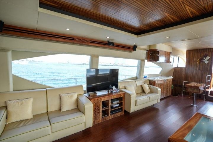 Duretti 85ft private yacht charter in Dubai — photo 5