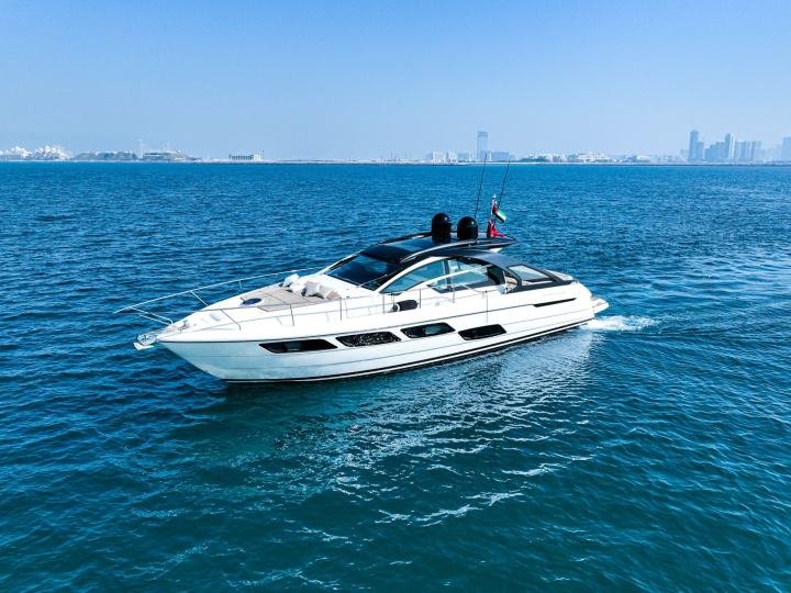 Pershing 5X White yacht in Dubai